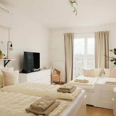 Apartment Zentral Direkt An U-Bahn Station Wina Bagian luar foto