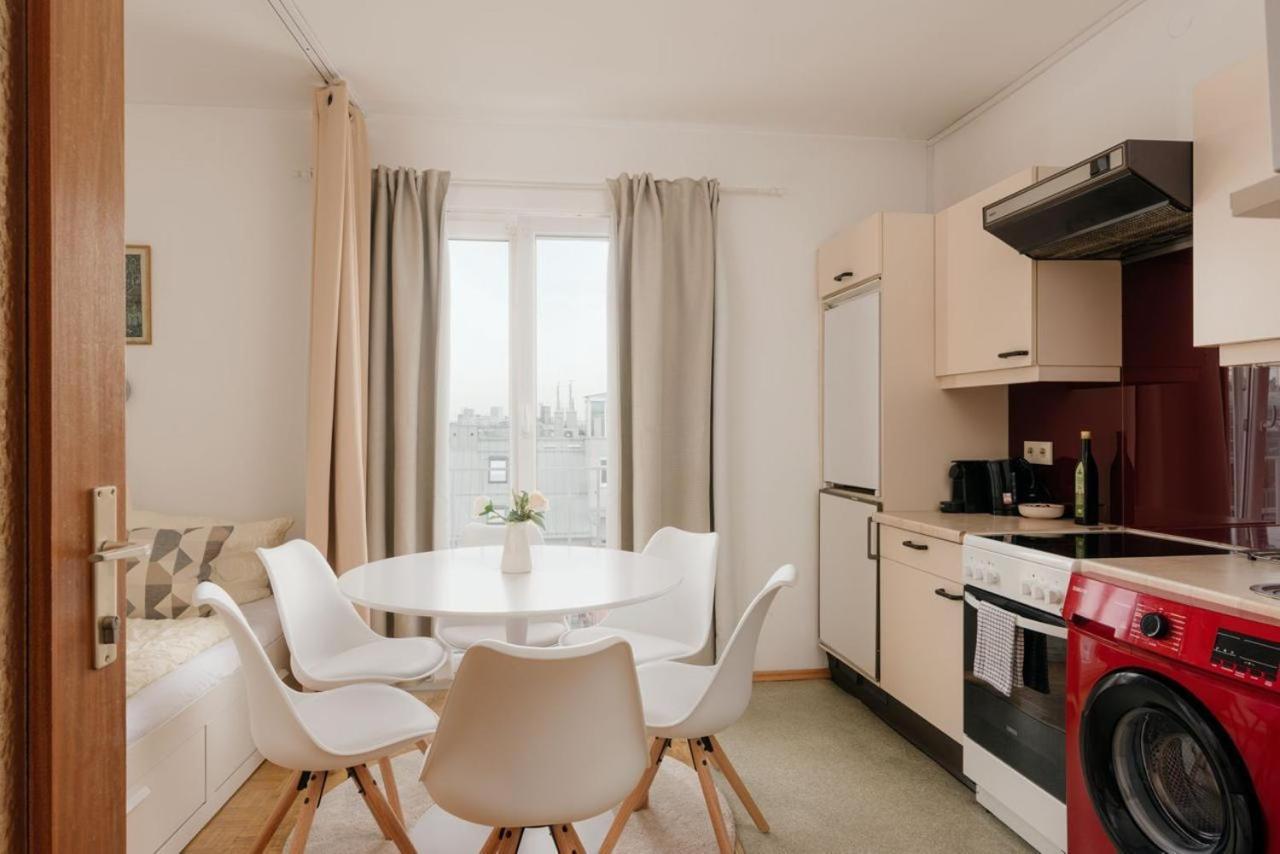Apartment Zentral Direkt An U-Bahn Station Wina Bagian luar foto