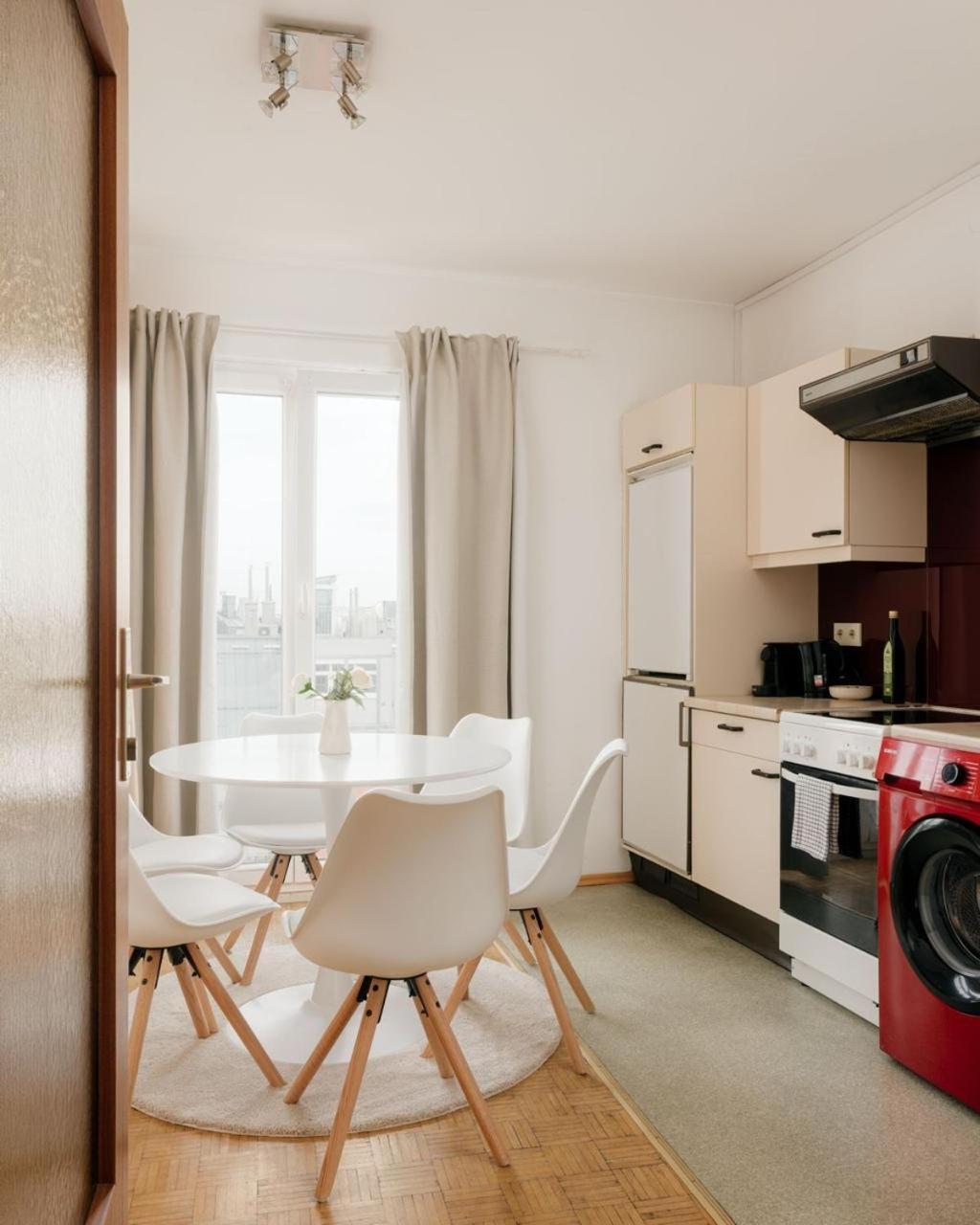 Apartment Zentral Direkt An U-Bahn Station Wina Bagian luar foto