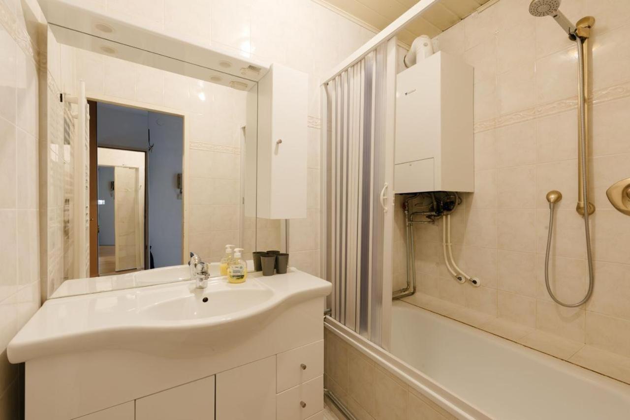 Apartment Zentral Direkt An U-Bahn Station Wina Bagian luar foto