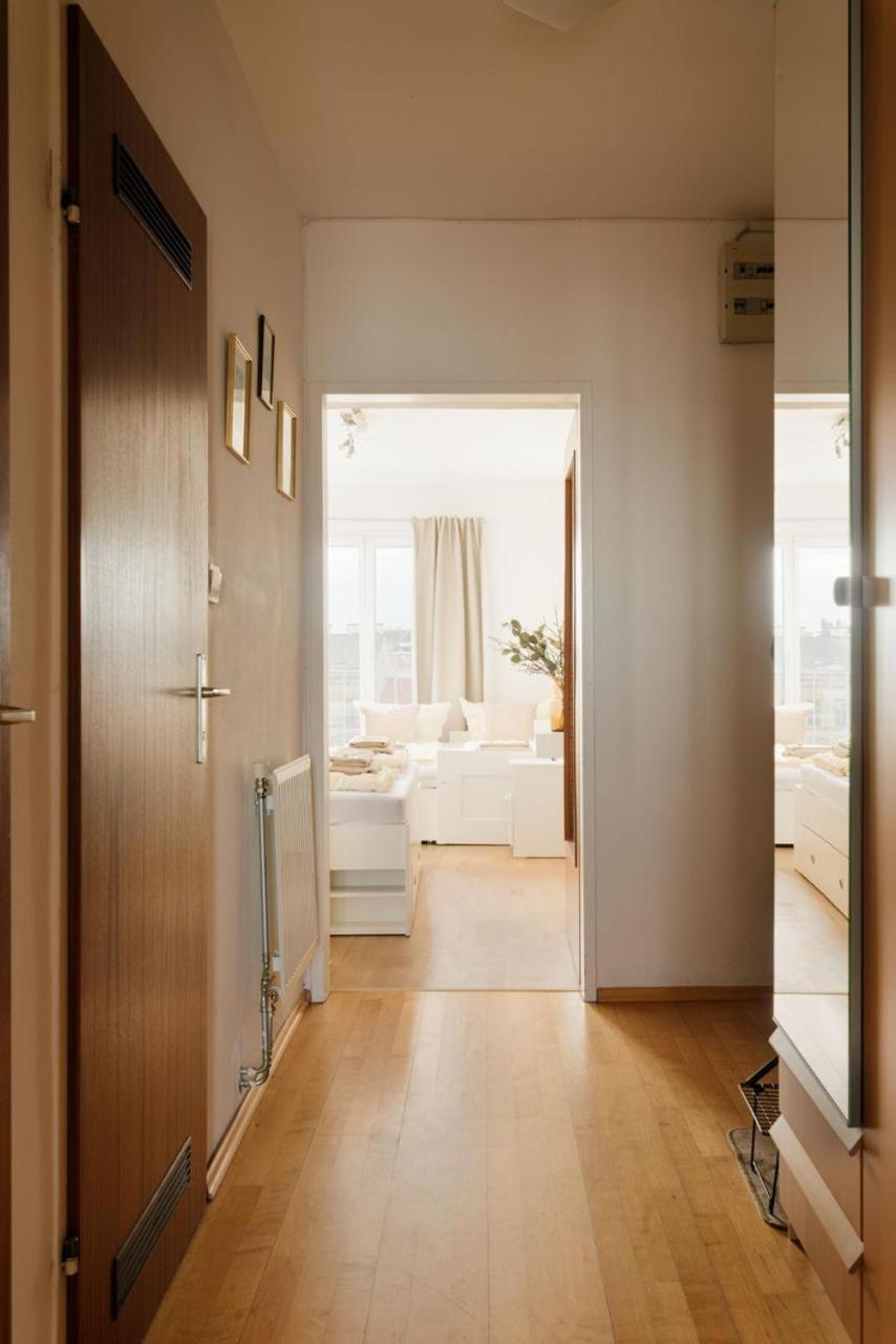 Apartment Zentral Direkt An U-Bahn Station Wina Bagian luar foto