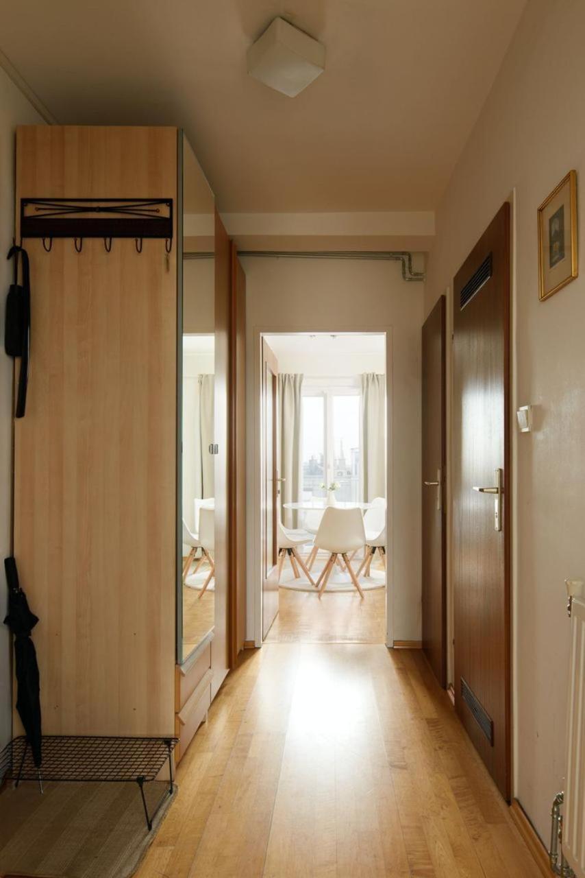 Apartment Zentral Direkt An U-Bahn Station Wina Bagian luar foto