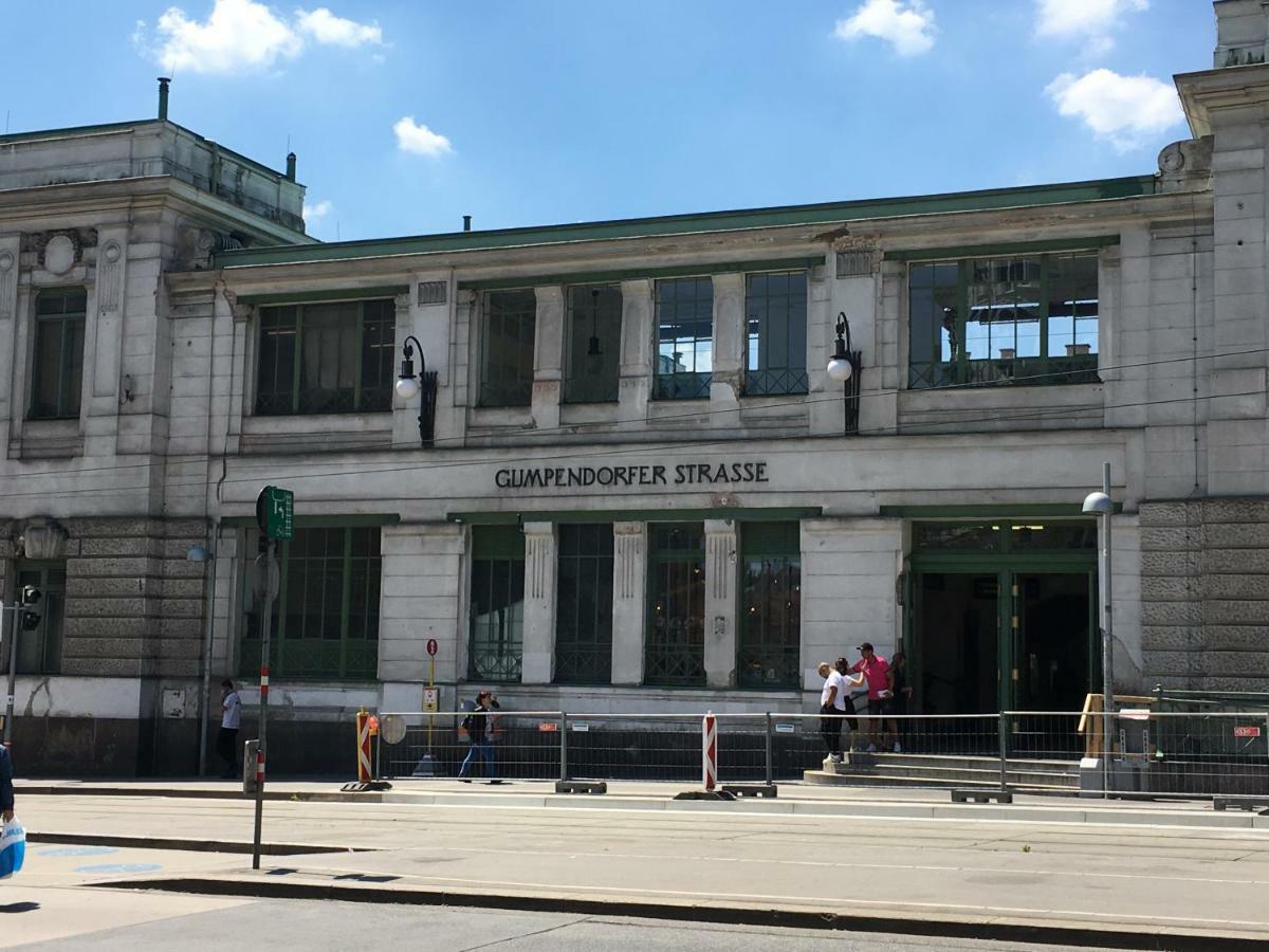 Apartment Zentral Direkt An U-Bahn Station Wina Bagian luar foto