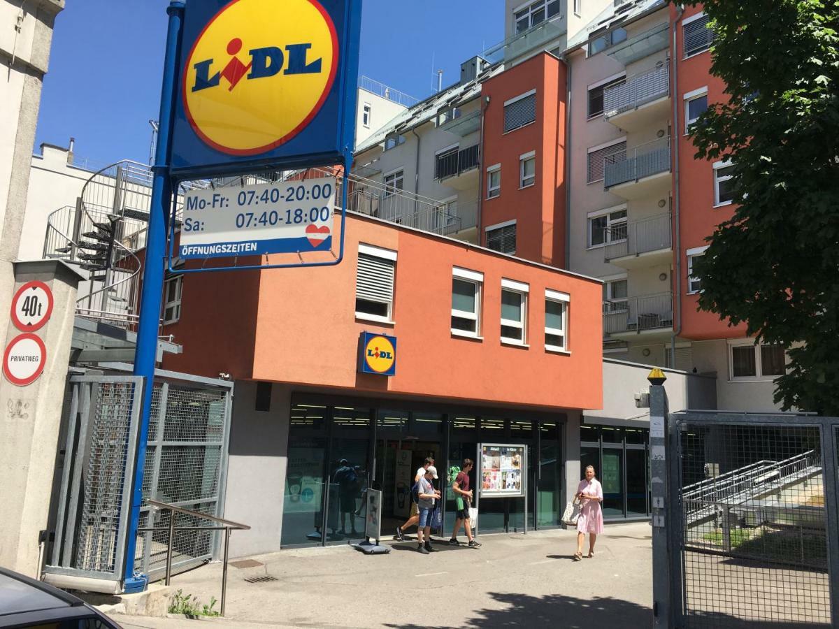 Apartment Zentral Direkt An U-Bahn Station Wina Bagian luar foto