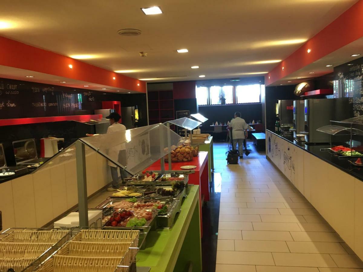 Apartment Zentral Direkt An U-Bahn Station Wina Bagian luar foto